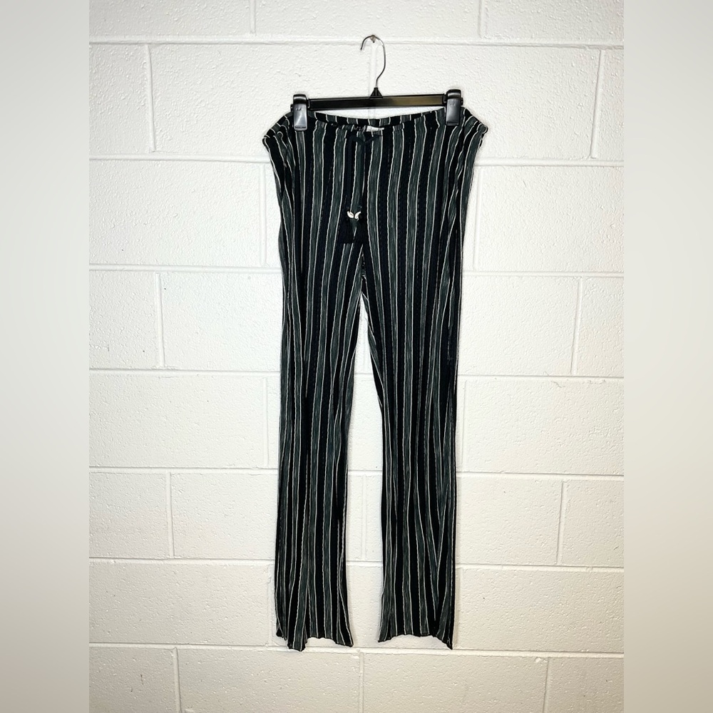 < BECCA Black and White Striped Beachy Pants > - Picture 2 of 5